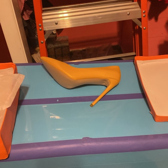 Yellow five in stiletto heel size 10 leather shoe - Picture 5 of 5